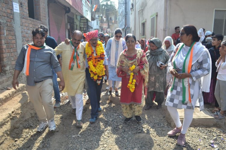 होमगार्ड मानसरोवर कॉलोनी पर हुई कांग्रेस की नुक्कड़ सभा और जनसंपर्क