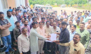 अतिरिक्त सीईओ के समर्थन में मैदान में उतरे सचिव