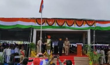 प्रभारी मंत्री भदौरिया ने किया ध्वजारोहण