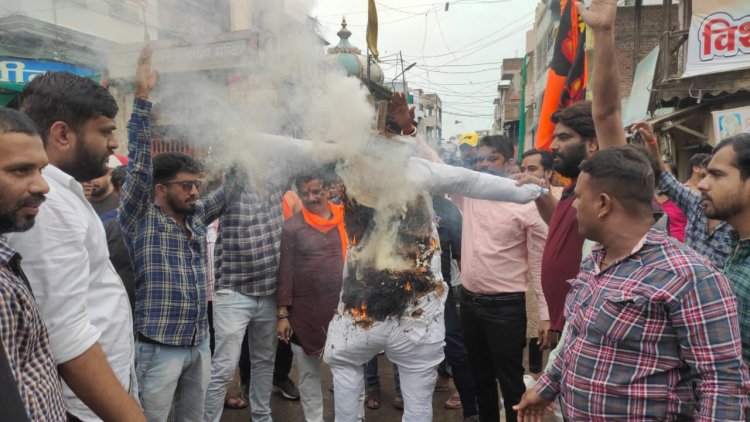 हिन्दू संगठनों ने फूंका आतंकवाद का पुतला