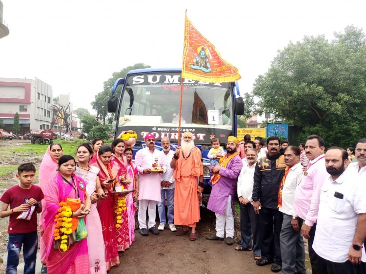 सावन सोमवार को जय महाकाल के उद्घोष के साथ उज्जैन रवाना हुए श्रद्धालू