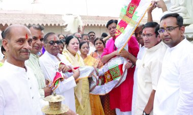 जयंतसेन धाम मंदिरजी की अष्टम वर्षगांठ पर ध्वजारोहण समारोह आयोजित