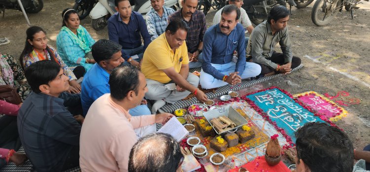 शासन को सद्बुद्धि देने पटवारियो ने किया यज्ञ