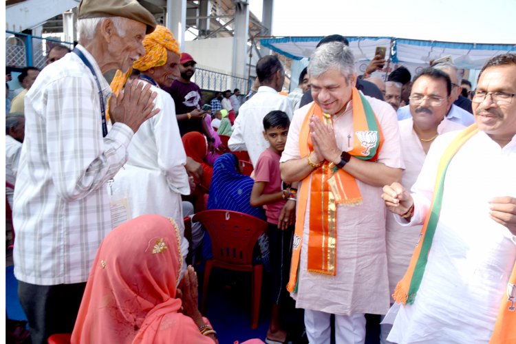 मुख्यमंत्री तीर्थ दर्शन योजना के तहत रतलाम से 220 यात्री जगन्नाथ पुरी के लिए रवाना हुए