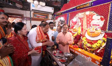 माँ कालिका का आशीर्वाद लेकर भाजपा प्रत्याशी काश्यप ने जमा कराया नामांकन,रैली के रूप में पहुुचे क्लेक्टोरेट, अबकी बार-छप्पन पार’ का लगाया नारा