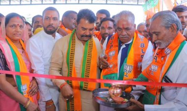 ग्रामीण प्रत्याशी मथुरालाल डामर को मिल रहा जनता का समर्थन, हर मांग को पूरा करने का किया वादा ग्राम मऊ में जिलाध्यक्ष श्री लुनेरा ने किया ग्रामीण कार्यालय का शुभारंभ