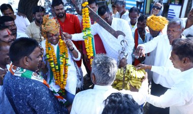 रतलाम ग्रामीण विधानसभा कांग्रेस प्रत्याशी डिंडोर का निरंतर जनसंपर्क , ग्रामीणों में उत्साह केले से तोला