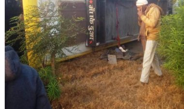 रतलाम से जावरा आ रही बस हसनपालिया के पास पलटी, शुक्र है किसी की जान नही गई