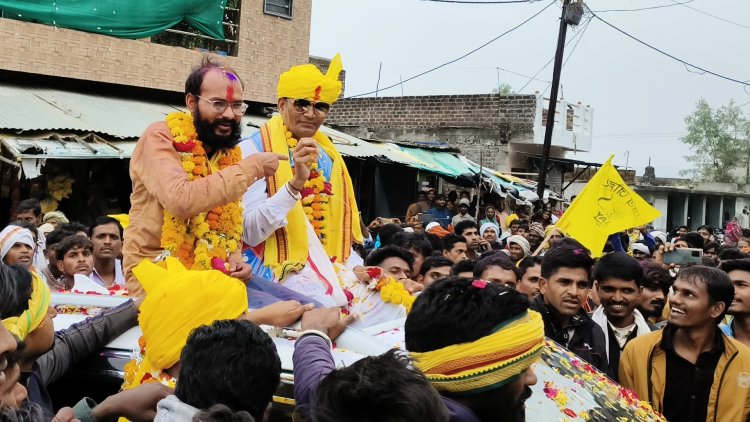 जुलूस के पहले नवनिर्वाचित विधायक कमलेश्वर ने मंदिर में माथा टेक, मस्जिद में मांगी दुआ