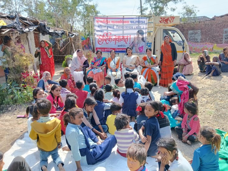 मानव अधिकार फाउंडेशन ने पंचेड़ में स्कूली बच्चों को बाटी शिक्षण सामग्री -प्रदेश अध्यक्ष श्रोत्रिय ने कहा-देश का भविष्य होते है बच्चे