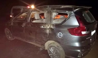 गुजरात से रतलाम लौट रहे भाजपा नेता की कार थांदला के पास पलटी, चार घायल -एक्सप्रेस वे से महज दो किलोमीटर अचानक कार अनियंत्रित हुई और चार बार पलटी खा गई