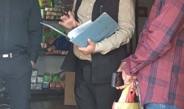 कलेक्टर भास्कर लाक्षाकार ने पटाखा तथा गैस सिलेंडर गोदामों का निरीक्षण किया