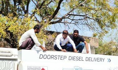 डोर स्टेप डीजल टैंकर की जांच में इतिश्री कर गए अधिकारी  मामला बल्क के जगह छुट्टा डीजल देने की शिकायत का, सैंपल और पंचनामा बनाकर कर दी रस्म अदायगी
