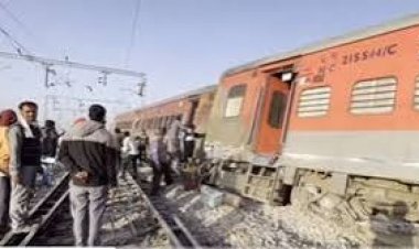 अजमेर में साबरमती-आगरा एक्सप्रेस और मालगाड़ी के बीच जबरदस्त टक्कर, पटरी से उतरे इंजन समेत चार डिब्बे; कई घायल