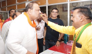 भाजपा की जीत पर मंत्री काश्यप ने माना जनता का आभार,  भाजपा कार्यालय पर मना जीत का जश्न जिलाध्यक्ष उपाध्याय ने कैबिनेट मंत्री श्री काश्यप को मुंह मीठा करा कर दी बधाई