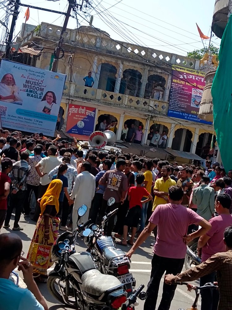 जावरा में गोवंश के बछडे का सिर काटरकर मंदिर में फेंका, हिंदू संगठनों ने कराया जावरा बंद, पुलिस बल तैनात, दो संदिग्ध हिरासत में