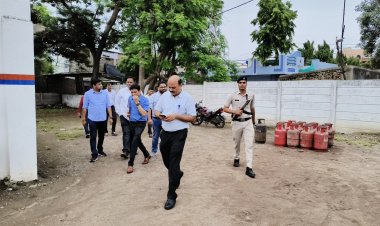 क्या रहवासी क्षेत्र से बाहर हो पाएंगे गैस गोदाम?  2 साल में 3 कलेक्टरों का निरीक्षण, ये भी रस्म अदायगी तो नही!   सवाल वही? क्या निरीक्षण और नोटिस तक ही सीमित अधिकारी
