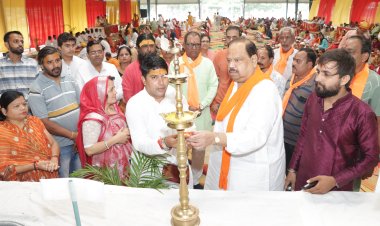 मंत्री चेतन्य काश्यप ने दीप प्रज्वलित कर किया 121शिवलिंग महा रुद्राभिषेक का शुभारंभ