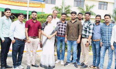 शासकीय चिकित्सा महाविद्यालय में स्वतंत्रता दिवस समारोह पर किया ध्वजारोहण