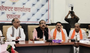 रतलाम को  संभाग बनाने की तैयारी... प्रभारी मंत्री ने बैठक लेकर की समीक्षा, रतलाम में शुरू होगी प्रभारी मंत्री की हेल्पलाइन, हर माह जिले के विकासखंड में बिताएंगे रात, छात्रावास में करेंगे भोजन