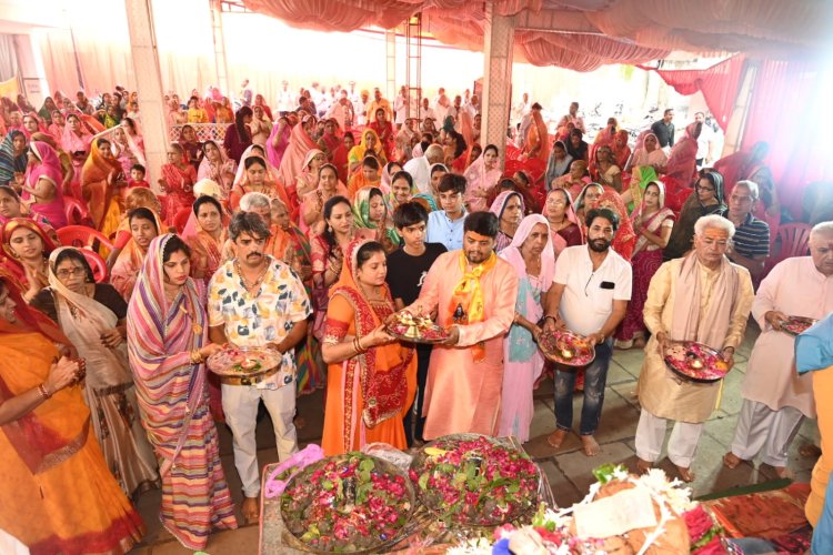 भोलेनाथ की रथयात्रा में जगह-जगह हुई पुष्पवर्षा -महाआरती के दौरान मौजूद रहे कई श्रद्घालु, त्रिपोलिया गेट क्षेत्र में शर्मा परिवार ने किया धार्मिक आयोजन