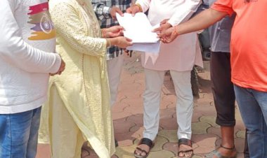 अपनी ही परिषद से नाराज कुछ कांग्रेसी पार्षद, नपा को अल्टीमेटम दिया -सीएमओं से बोले-हमारे वार्डो में काम नही हो रहे क्या जवाब दे...सप्ताह भर का समय देकर प्रदर्शन व भूख हड़ताल की चेतावनी दी