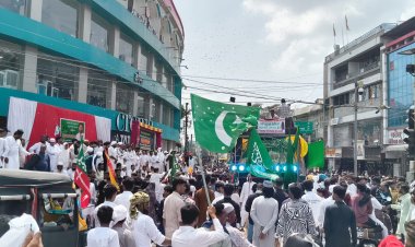 अमन और शांति के पैगाम के साथ शहर सहित जिले में निकला ईद मिलादुन्नबी का जुलूस, जगह-जगह हुआ स्वागत, देश की सलामती की दुआ कर बांटी मिठाई, कई जगह हुए लंगर