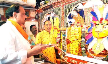 मंत्री काश्यप पहुंचे मां  कालिका के दर्शन करने,  आरती की, श्री कालिका माता सेवा मंडल ट्रस्ट ने किया स्वागत, अभिनंदन