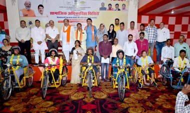 मंत्री श्री काश्यप ने 114 दिव्यांगजनों को 259 कृत्रिम अंग एवं सहायक उपकरणों का निःशुल्क वितरण