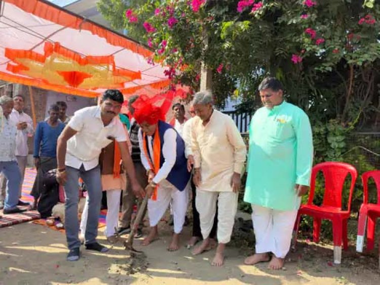 रत्तागढ़ खेड़ा में 10 लाख से बनने सीसी रोड, विधायक डामर ने किया भूमिपूजन