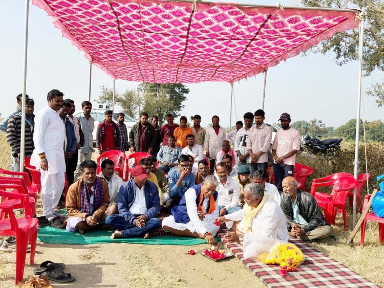 सरवड़ में बनेगी दो करोड की डामर सडक़, विधायक मथुरालाल ने किया कार्य का शुभारंभ