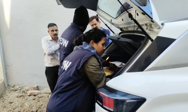 रतलाम नगर निगम के पूर्व उपायुक्त विकास सोलंकी के यहां ewo  का छापा, धार में पिता के खिलाफ कार्यवाही से जुड़े तार, सर्चिंग कर नगदी और दस्तावेज जब्त किए