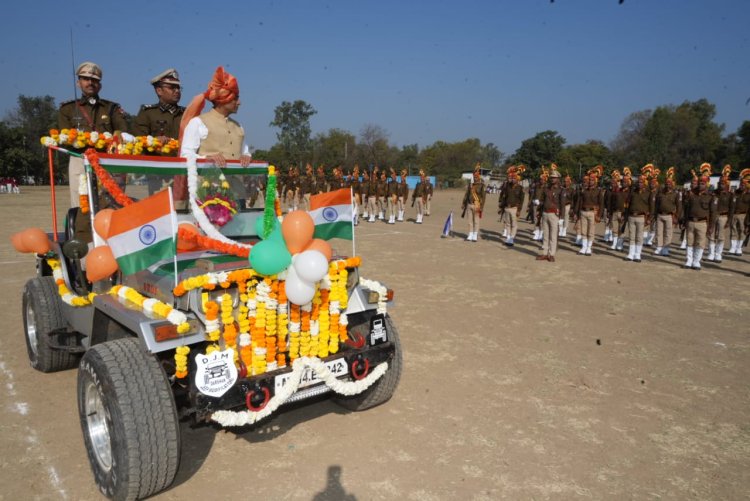 रेलवे स्पोर्ट्स ग्राउंड पर डीआरएम अश्वनी कुमार ने ध्वजारोहण किया, हुए रंगारंग कार्यक्रम