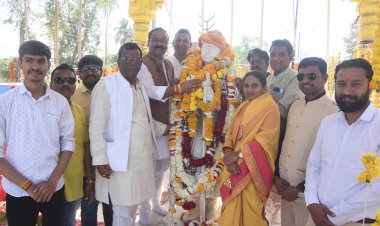 स्थापना दिवस धूमधाम से मनाया : रतलाम राज्य के जनक महाराजा रतनसिंह जी की प्रतिमा पर माल्यापर्ण कर आतिशबाजी कर बांटी मिठाई, - कैबिनेट मंत्री चेतन्य काश्यप और महापौर प्रहलाद पटेल के आतिथ्य में हुआ समारोह