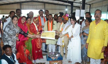 विधायक सभागार में परिणय सूत्र में बंधे 13 जोड़े,  समारोह - मुख्यमंत्री कन्या विवाह योजना, वधुओं को 49-49 हजार के चेक व उपहार भेंट