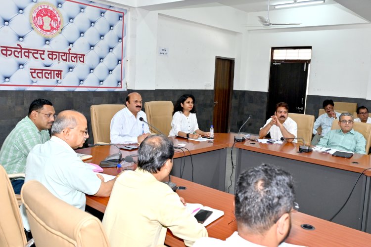 स्कूलों के लिए जारी आदेश का शिक्षा विभाग सख्ती से पालन कराए, समय सीमा पत्रों की समीक्षा बैठक में कलेक्टर श्री बाथम ने दिए निर्देश