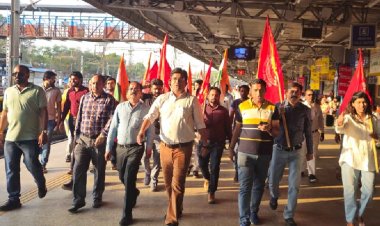 वर्किंग को लेकर रेलवे के रनिंग कर्मचारियों का प्रदर्शन जारी, बोले-किसी कीमत पर बडोदरा मंडल का लोको पायलट व अन्य रतलाम मंडल में नही आएगा