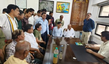 शहर में हो रही गंदे पानी की सप्लाई, निगम को होश ही नही, पूर्व मंत्री हिम्मत कोठारी निगम कमिश्नर से मिले, विभिन्न क्षेत्रवासियों की समस्या बताई