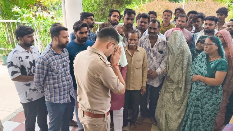 रतलाम : हत्या के छठवें दिन भी आरोपी फरार, पुलिस की कार्यप्रणाली पर सवाल - रतलाम में 22 वर्षीय युवक की निर्मम हत्या, परिजनों ने पुलिस प्रशासन से लगाई न्याय की गुहार