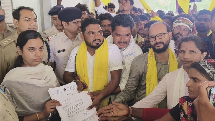 आदिवासी समुदाय के हक समस्याओं लिऐ सड़कों पर उतरेंगे विधायक और जिलापंचायत उपाध्यक्ष, आदिवासियों को हटाने का विरोध करते हुए कलेक्टर कार्यालय का किया घेराव