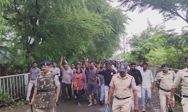 सड़क पर बैठे करणी सैनिकों पर लाठीचार्ज, asp ने दी गाली, प्रदर्शन कर रहे लोगों ने sp ऑफिस में किया हनुमान चालीसा, asp पर कार्यवाही की मांग, 2 दिन बाद आंदोलन की चेतावनी