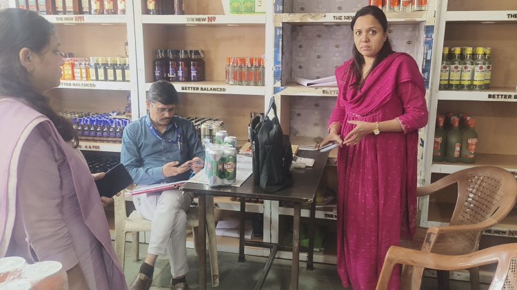 बगैर फूड लाइसेंस के चल रही थी पद्मश्री शराब दुकान, खाद्य विभाग की टीम जांच करने पहुंची तो खुल गई पोल, expiry डेट की बियर बेचने पर जांच करने पहुंची थी टीम, सैंपल जांच के लिए लिएके लिए