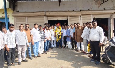 जावरा मंडी में आए नए सचिव, लहसून व्यापारियों ने पहले स्वागत किया फिर समस्याएं बताई -पिछले दिनों मंडी सचिव रामवीर किरार का जावरा से देवास हो गया स्थानांतरण, सैलाना के मंडी सचिव को मिली जावरा की जिम्मेदारी