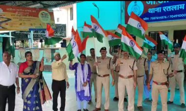 जीआरपी थाना से निकली तिरंगा यात्रा