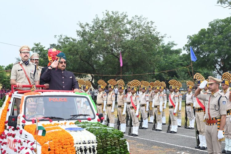 मंत्री विजय शाह ने किया रतलाम में ध्वजारोहण, परेड की ली सलामी
