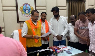 निगम सफाईकर्मियों को अग्रिम वेतन देने की मांग, राज्य सफाई कर्मचारी मोर्चा ने महापौर और निगम आयुक्त को दिया ज्ञापन 