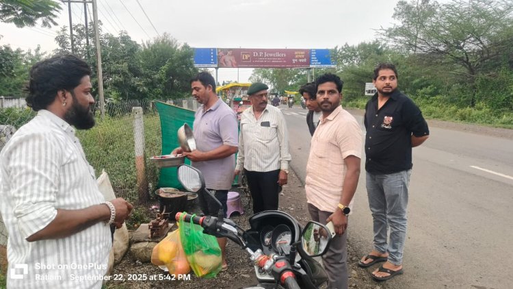 मेडिकल कालेज के बाहर से हटी मछली-मटन की दुकानें, अतिक्रमण भी हटाया -मेडिकल कालेज में आने जाने वाले मरीजों-डाक्टरों को हो रही थी परेशानी, राह चलते लोगों के लिए भी मुसीबत था यह अतिक्रमण, अब अतिक्रमण किया तो एफआईआर कराएगी पंचायत