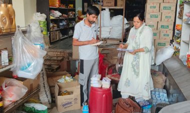 बाजना में खाद्य विभाग की टीम ने किया निरीक्षण, एक्सपायरी सामान जब्त