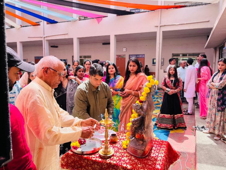 श्री योगीन्द्र सागर इंस्टिट्यूट में मना “देसी डे”,विद्यार्थियों ने बिखेरे सांस्कृतिक कार्यक्रम मे संस्कृति के कई रंग