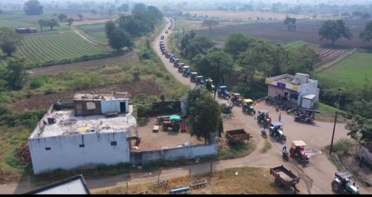 रतलाम जिले के दंतोडिया में किसानों ने निकाली ट्रैक्टर रैली, मांग पूरी नहीं होने पर करेंगे बूथ स्तर पर भाजपा का बहिष्कार